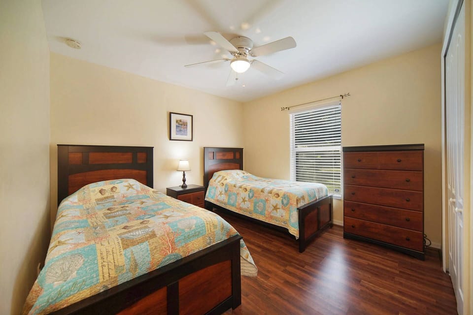 Guest bedroom #2 has two Twin beds
