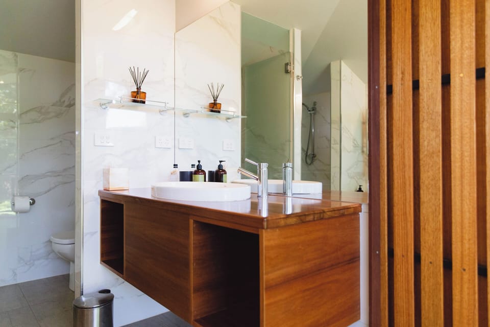 Bathroom vanity