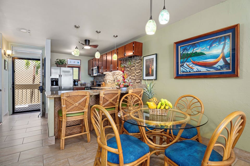 Indoor Dining Table and Breakfast Bar