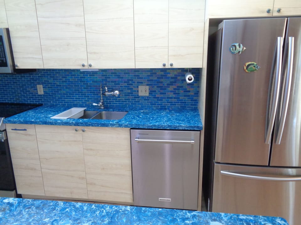 All new (2022) stainless steel appliances.