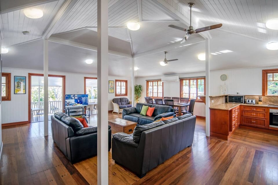Upstairs living - open plan (1)