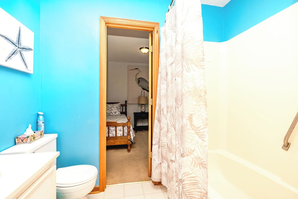 Jack & Jill Bathroom with Tub
