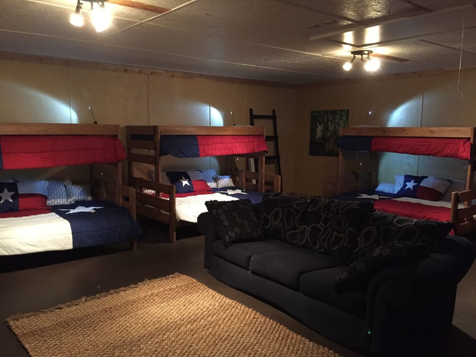 Separate Bunk House-Sleeps 15 Included with groups of 14 or more