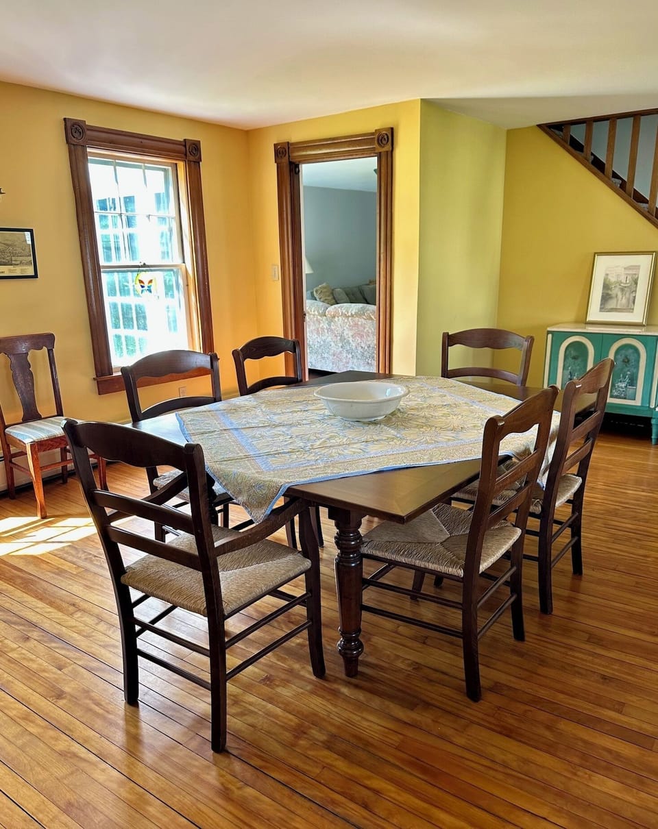 Dining room (view from the kitchen)