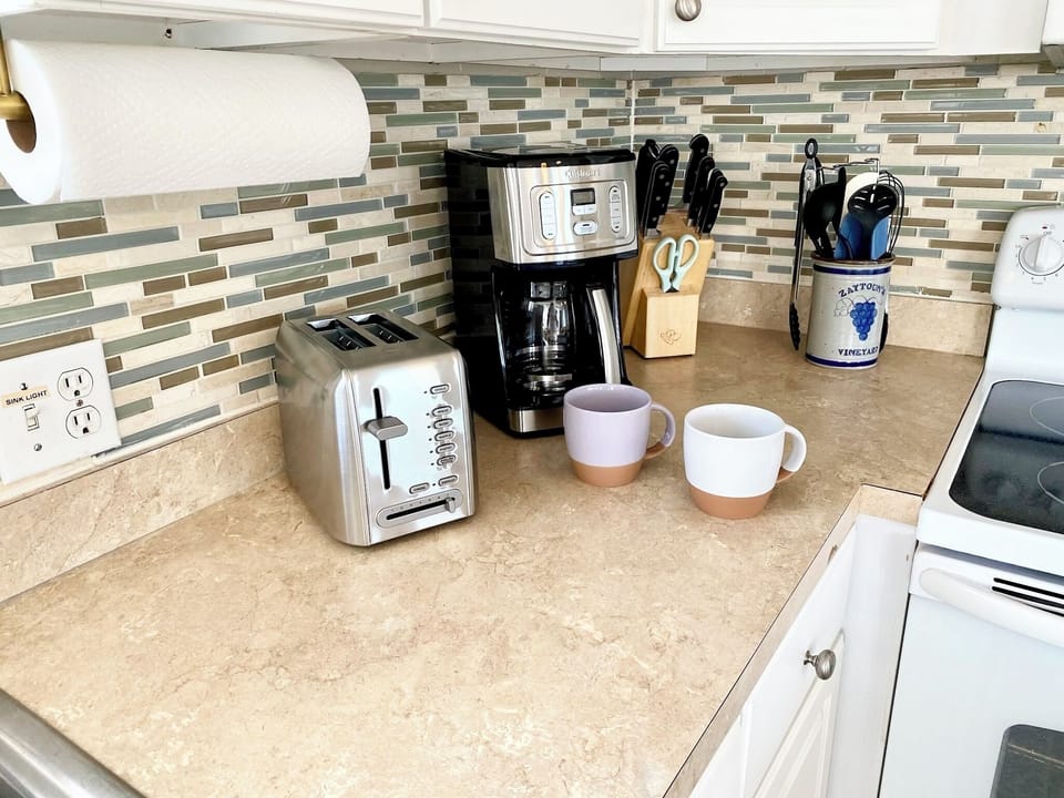 Coffee maker with auto-start setting and toaster makes breakfast a breeze