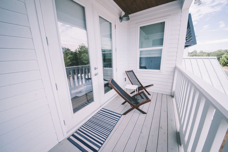 Large, fenced deck and back yard!