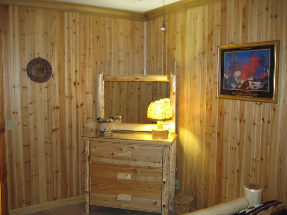 Guest Bedroom - Log Cabin Motif
