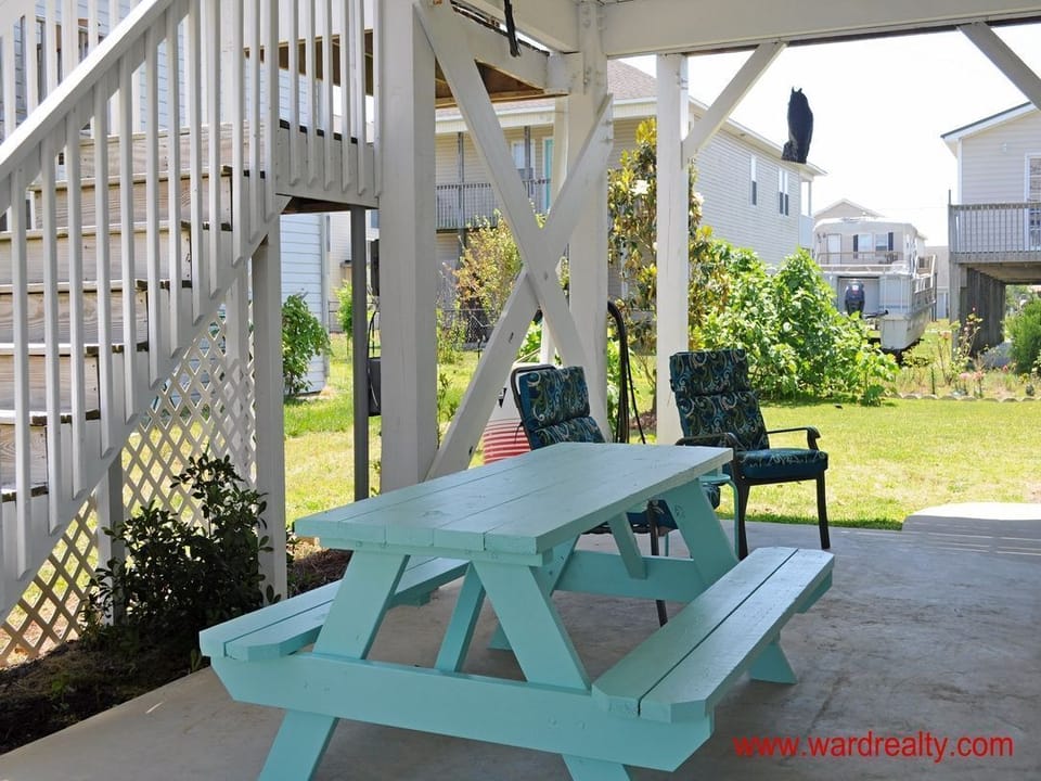 Carport II with Picnic Table
