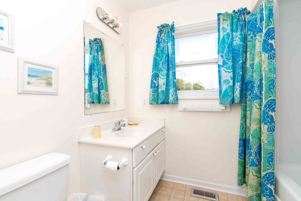 1st Floor Hall Bath with Tub