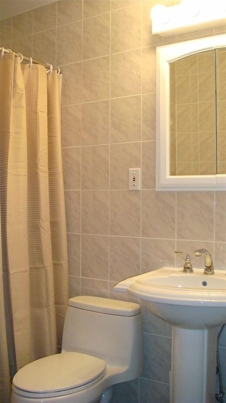 Bathroom/Towels provided
