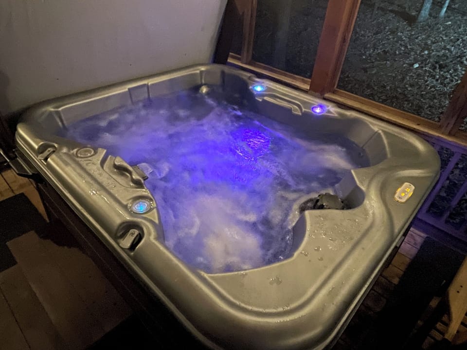 Hot tub - new 2024.