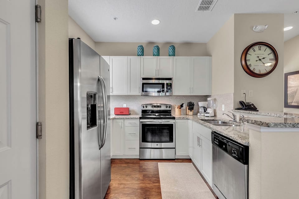 15-101 Edenshire Way (10).jpg