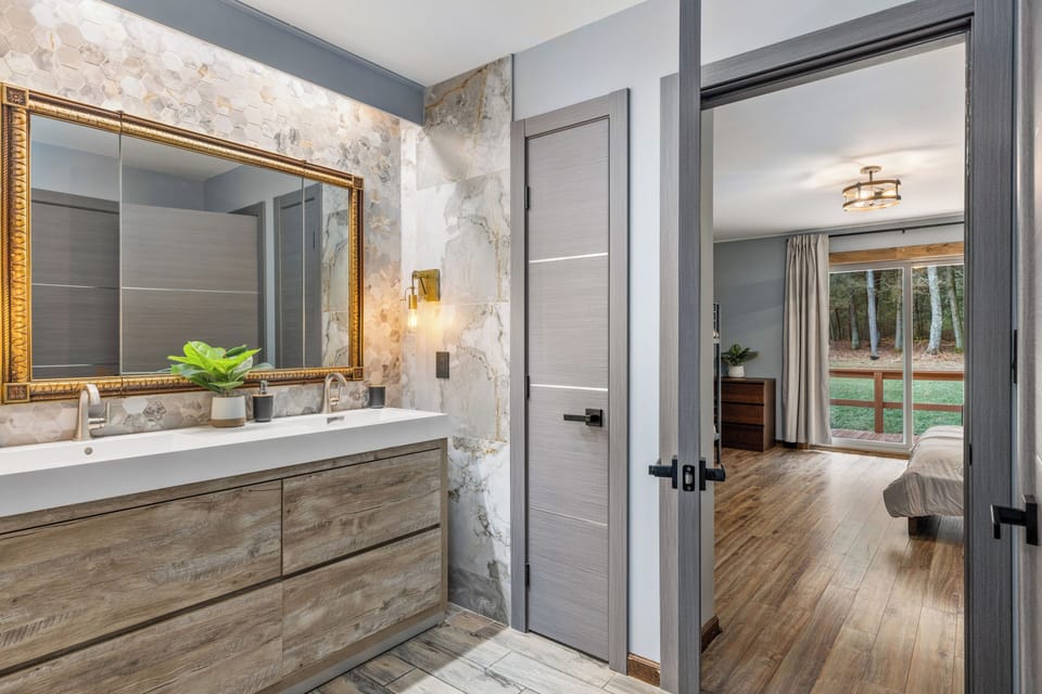 Master bathroom 