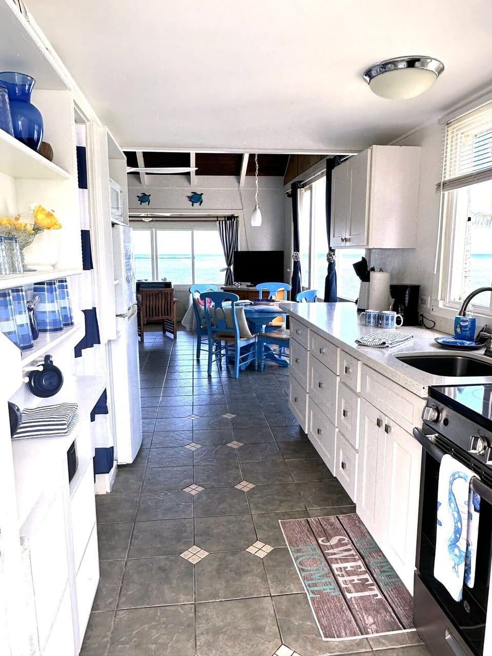 Coffee/tea maker, fridge, microwave, oven
