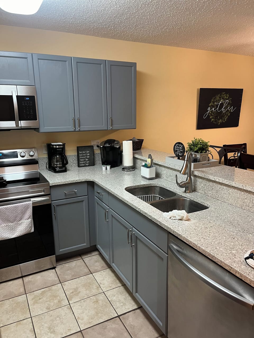 Coffee/tea maker, fridge, microwave, oven