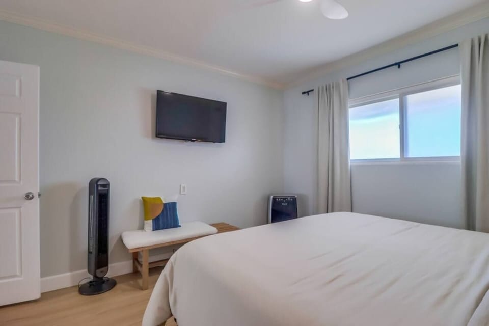 1 bedroom, pillowtop beds, iron/ironing board, WiFi (free)