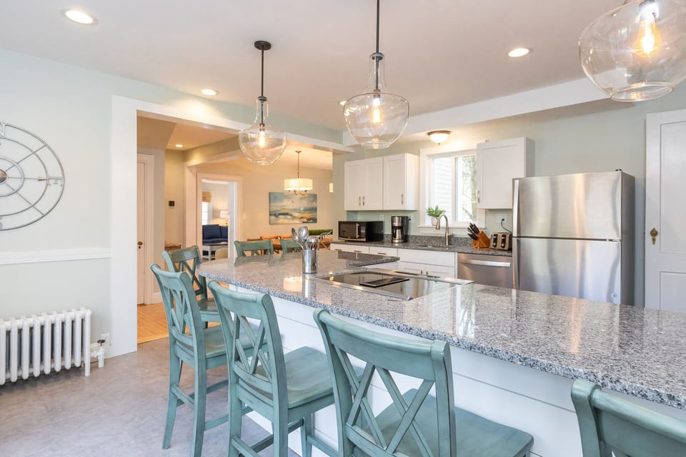 Be all together or enjoy separate space - kitchen, dining, or living room