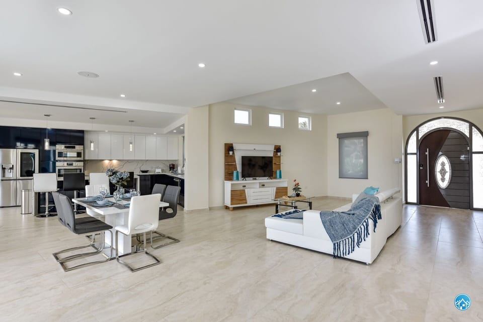 Spaceous living area, completelu airconditioned