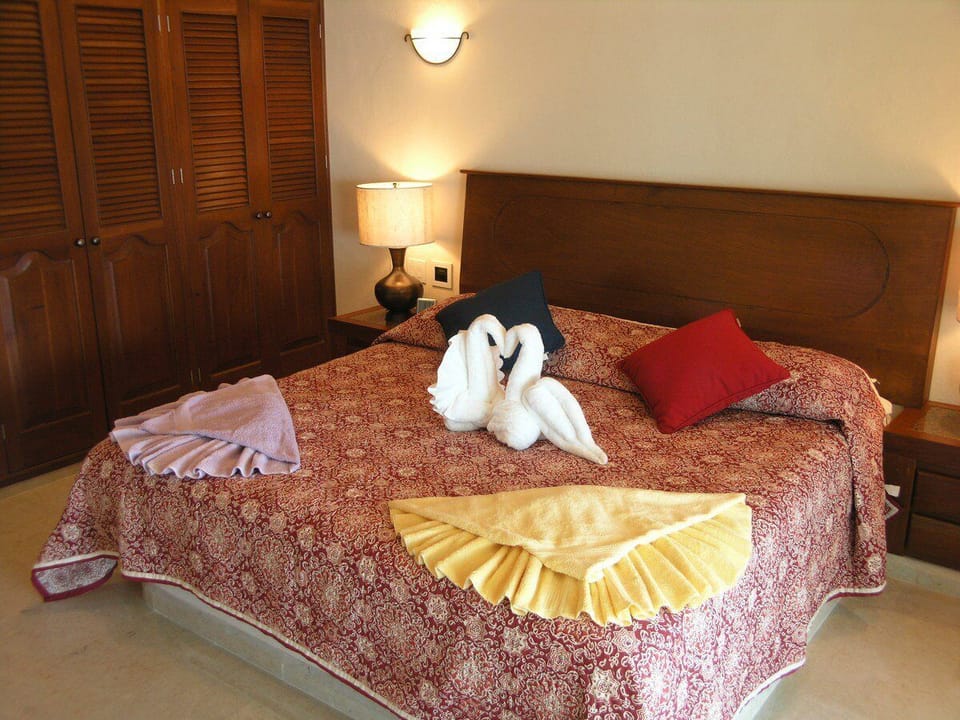 4 bedrooms, in-room safe, desk, travel crib