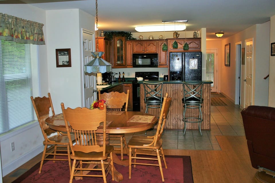 Dining Area Seats 4 