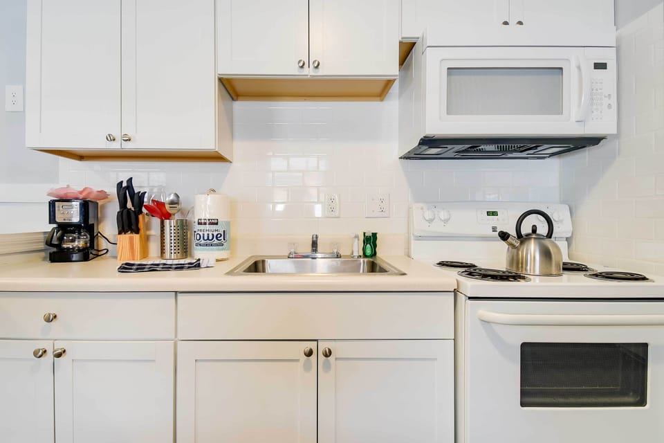 Living Room | Free WiFi | Central A/C & Heating | Smart TV
