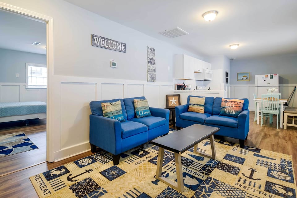Living Room | Free WiFi | Central A/C & Heating | Smart TV