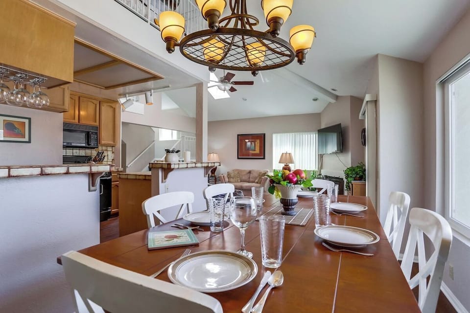 Dine with friends and family, room for 6