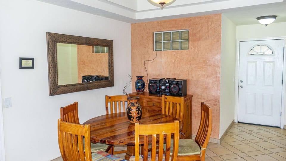 DINING ROOM/PLENTY OF SPACE