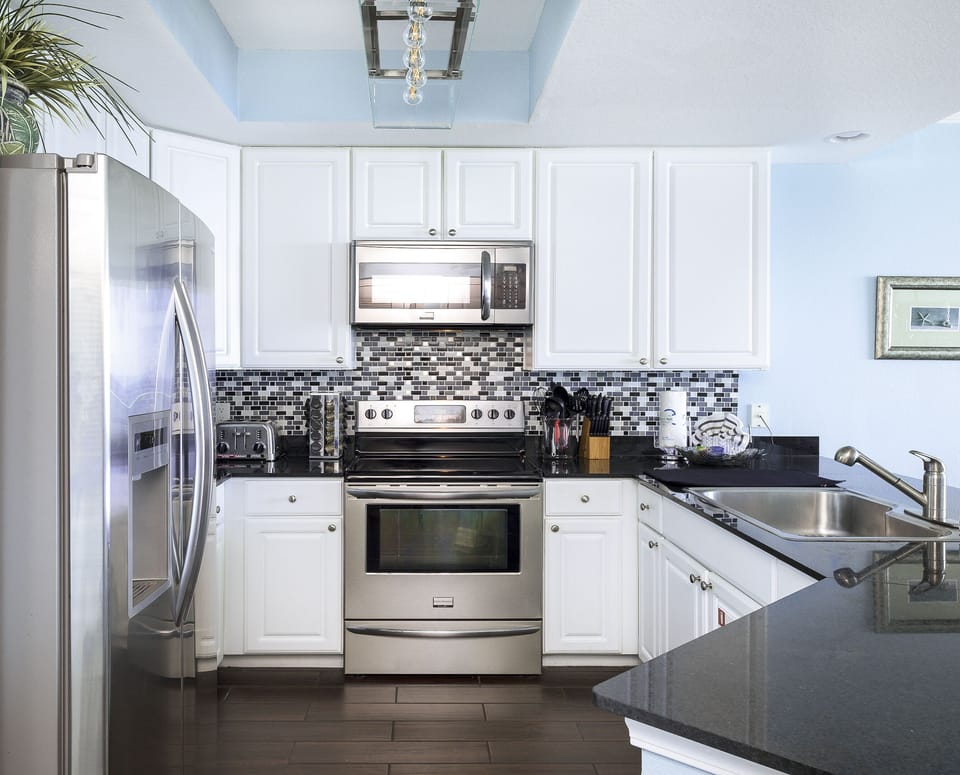 Coffee/tea maker, fridge, microwave, oven