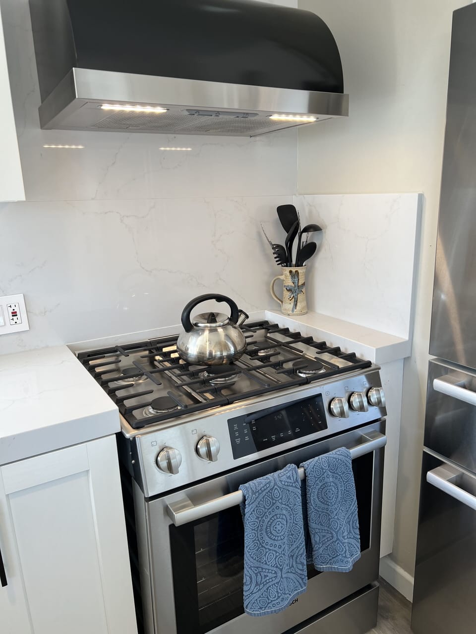 New Bosch gas range 10/2023