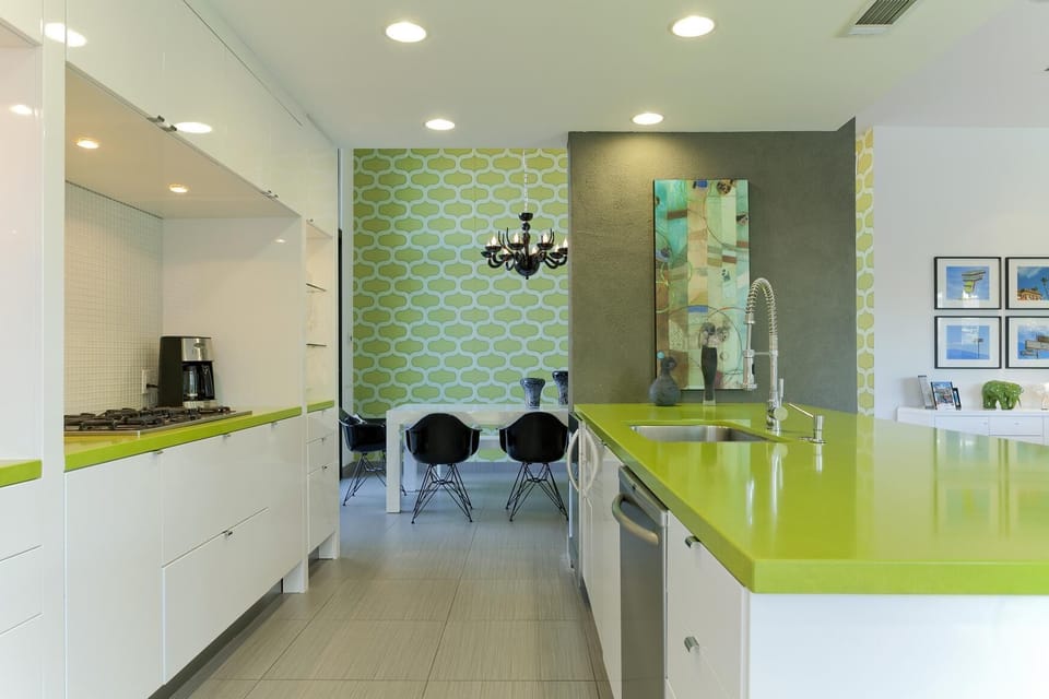 Spacious kitchen and generous food preperation areas