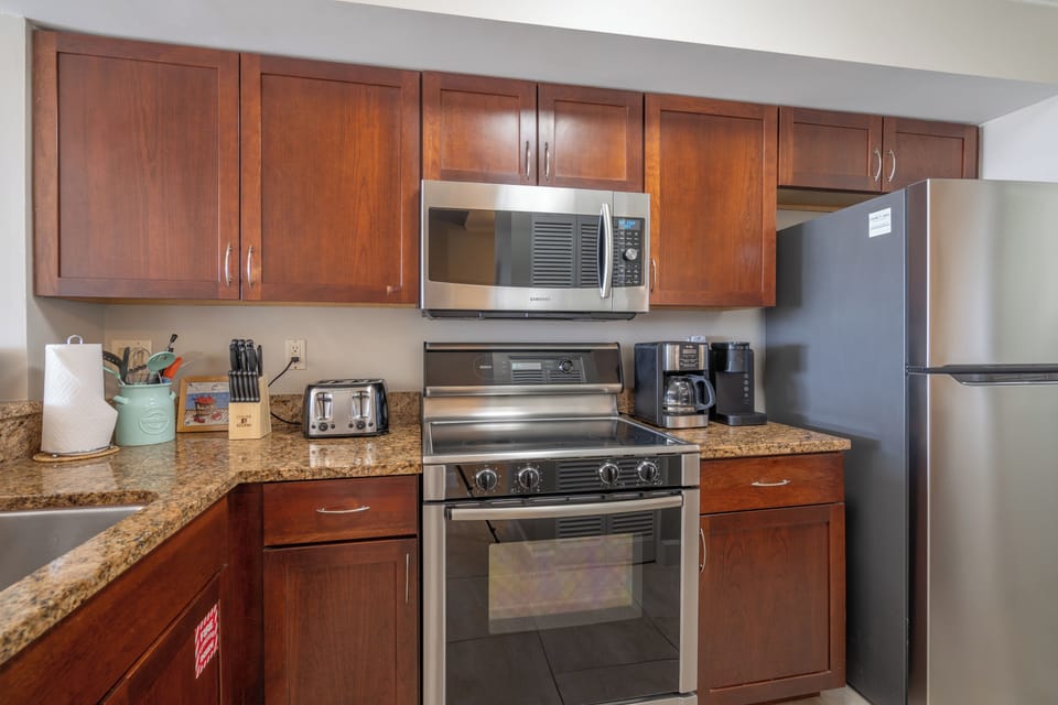 Full kitchen