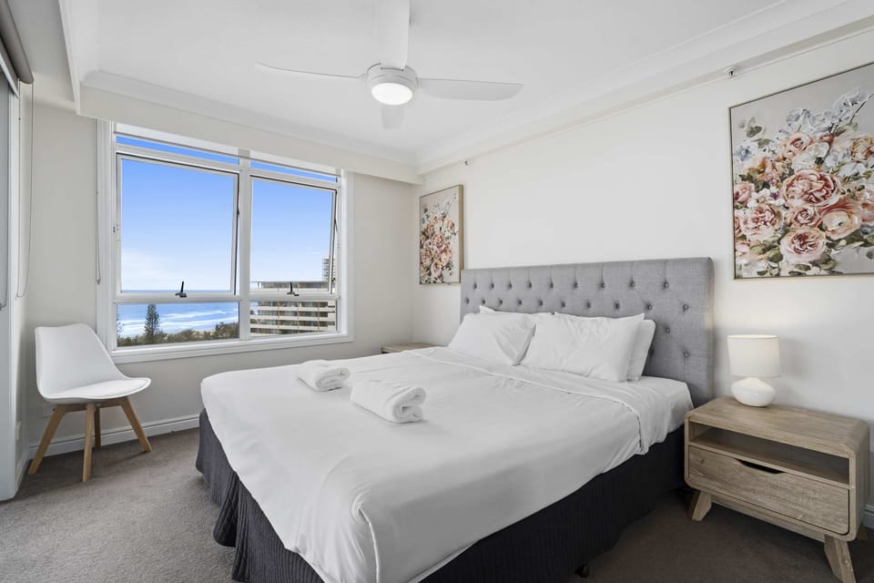 3 bedrooms, iron/ironing board, internet, bed sheets
