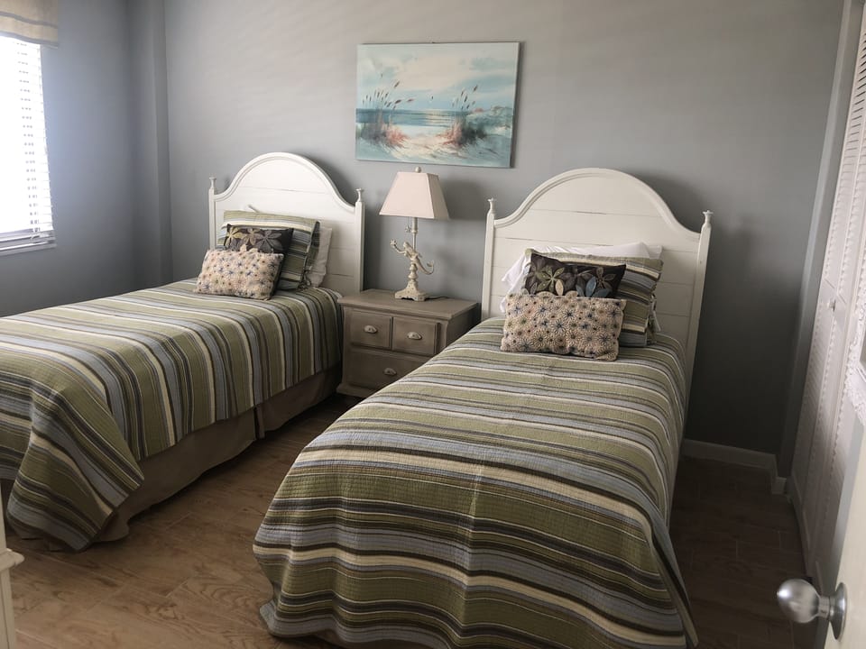 2 bedrooms, iron/ironing board, travel crib, WiFi (free)