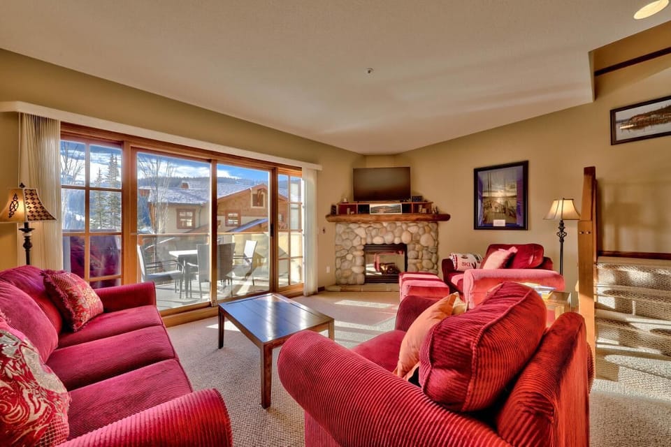 TV, fireplace, heated floors