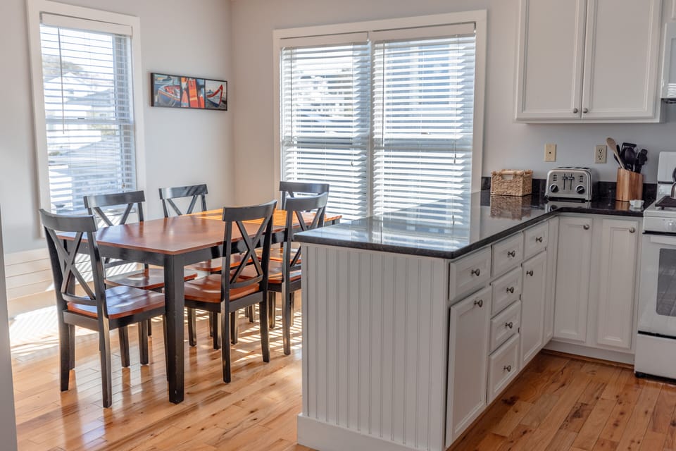 Eat in area of kitchen with table and 4 chairs