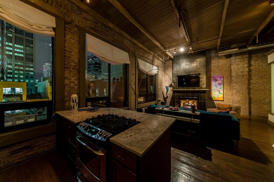 Sparkling Downtown Nashville Skyline Views