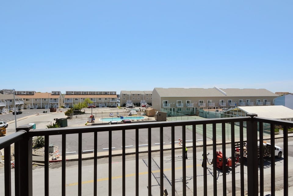 Main Level,Balcony,