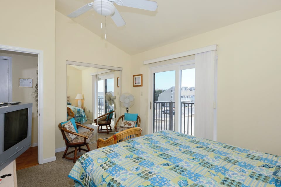 Main Level,Primary Bedroom,