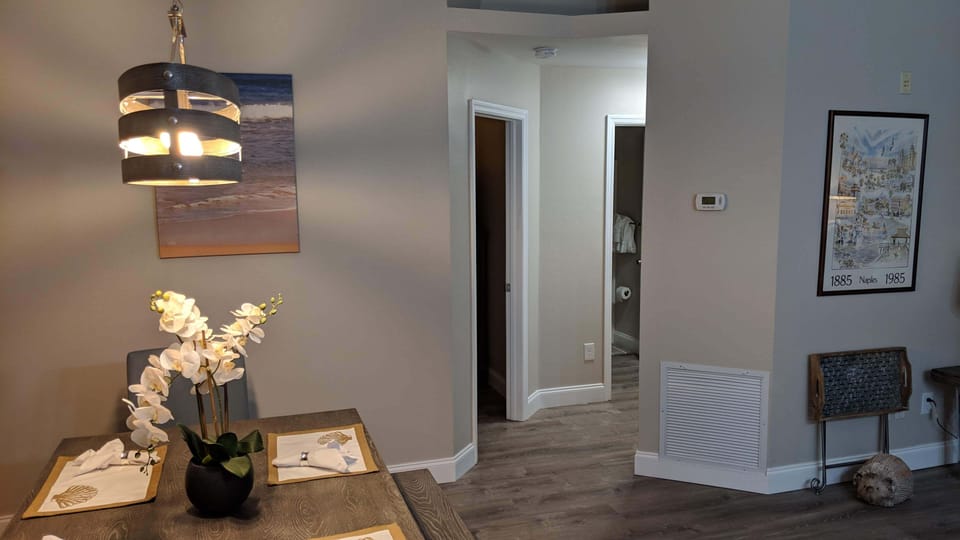 hall way to bedrooms