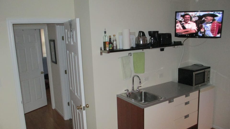 Kitchenette has all you need for light meals.  Groceries 1 block away.)