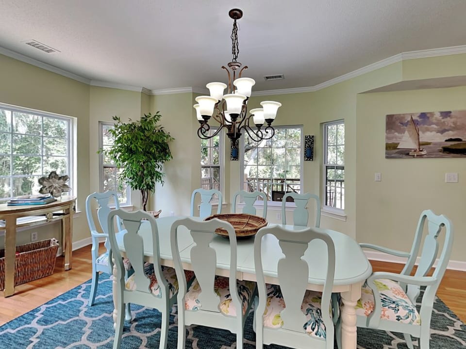 Dining Area - Seating for 8