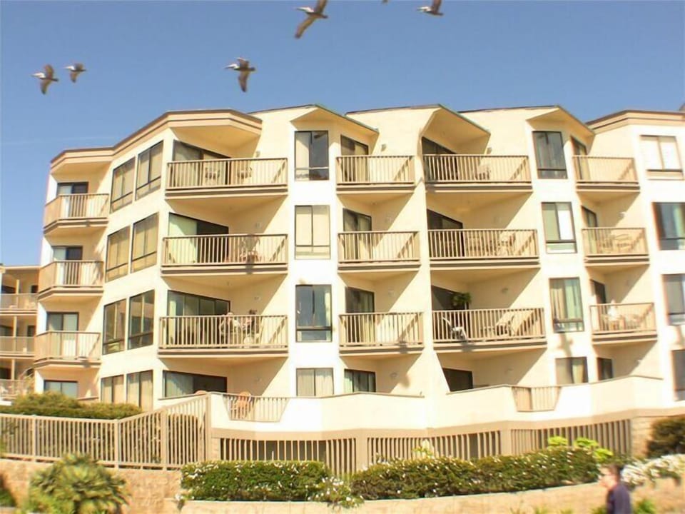 SEE THE SEA BUILDING. #76 LOCATED TOP FLOOR UNDER SEA GULLS, HAS THREE DECKS