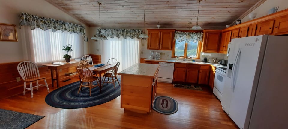 Well equipped kitchen to satisfy all your family needs