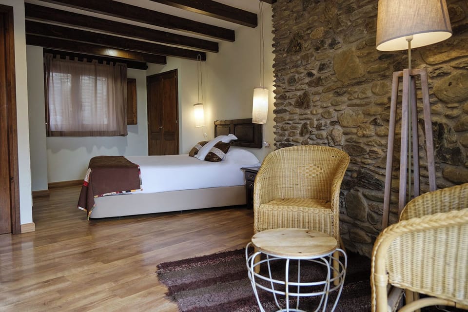 Suite, 1 Queen Bed | Free cribs/infant beds, free WiFi, bed sheets