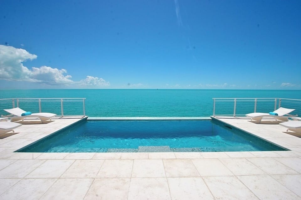 12'x24' plunge pool over looking the turquiose water of The Caicos Bank.
