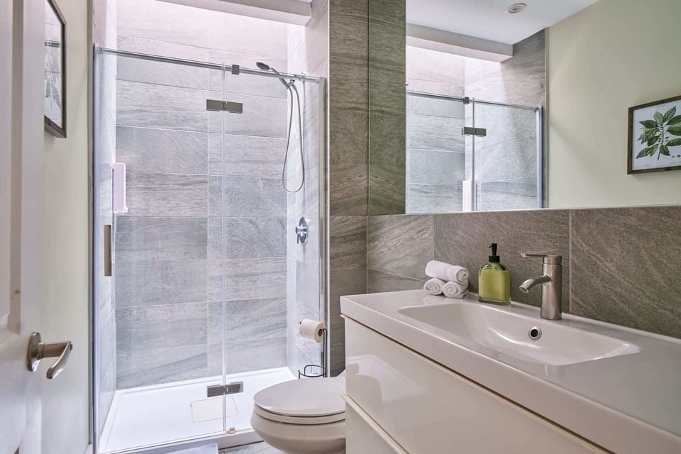 Bathroom #1: walk-in shower, crisp towels, washcloths and a 2 in 1 body soap/shampoo provided