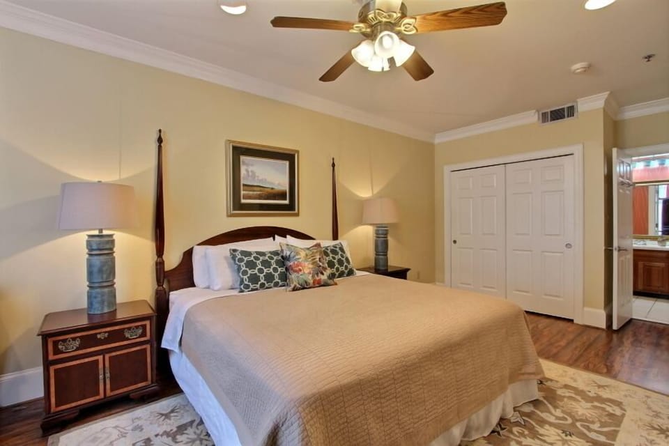 Queen bed in a comfortable and cozy master bedroom.
