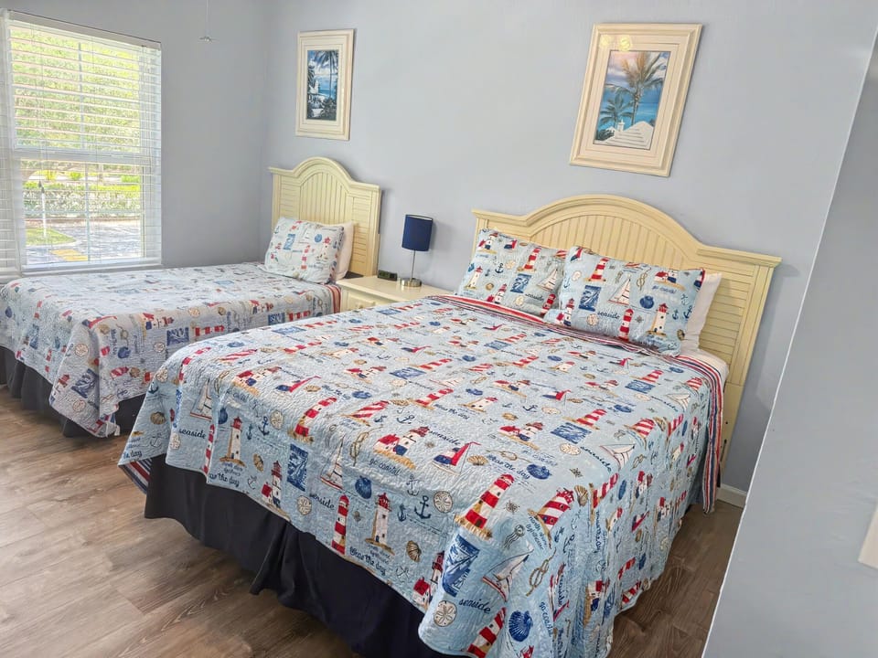 Bedroom #2 - Has both a queen bed and a twin/single bed. TV.  Ceiling fan.
