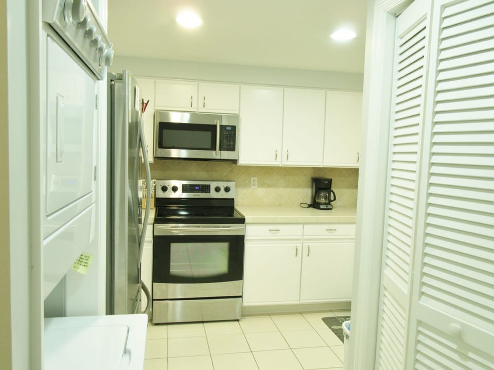 Washer/Dryer and Pantry are a necessity for longer stays